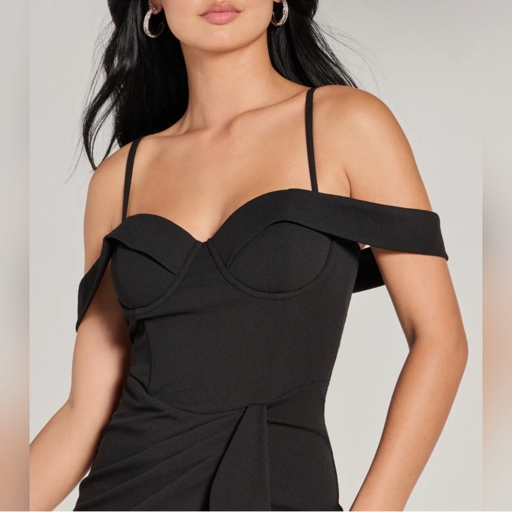 Windsor Black Strapless Gown - Picture 3 of 4